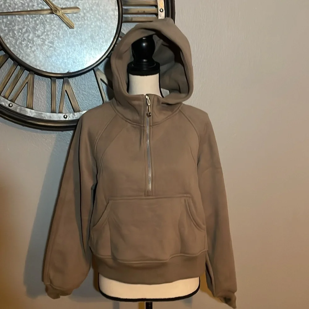 TRENDY QUEEN Scuba Cropped Long Sleeve Sweatshirt - Picture 1 of 11
